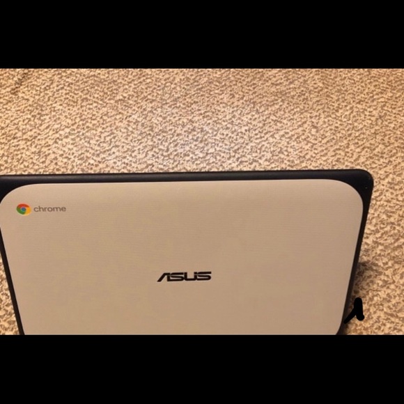 Laptop - Picture 2 of 3